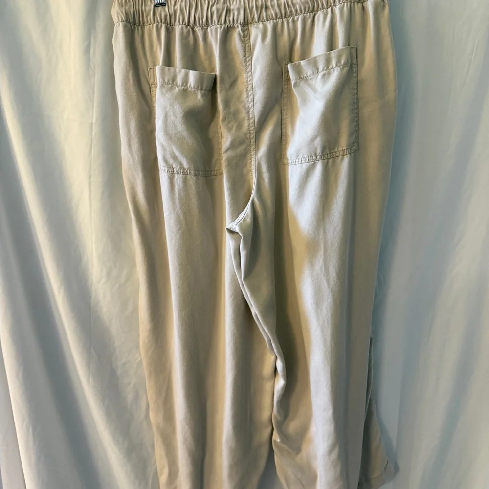LOFT Women’s  Cream cropped wide leg pant size L - Picture 5 of 5